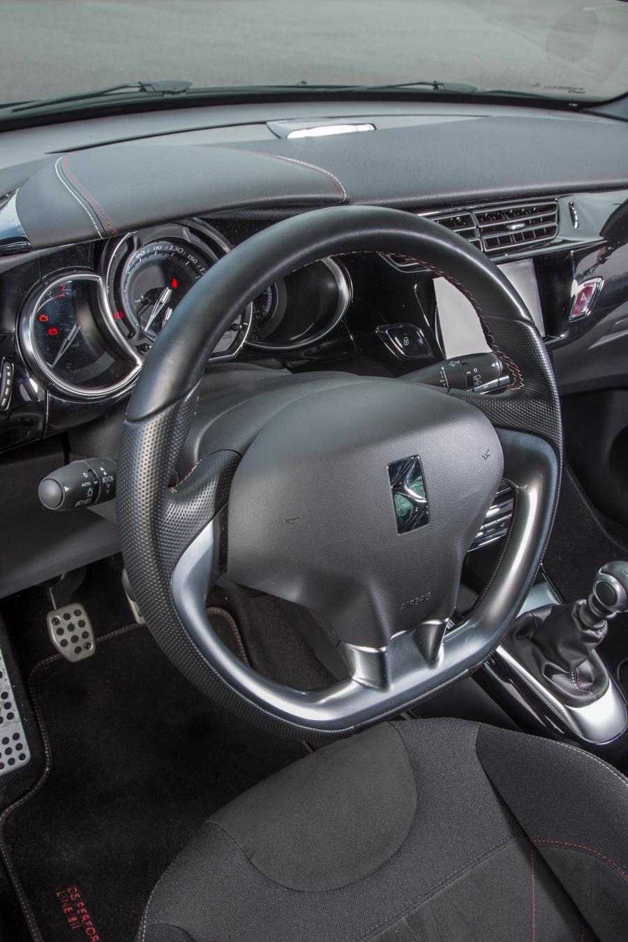 Панель приборов DS 3 Performance Line 2016 года  (фото 20 из 25)